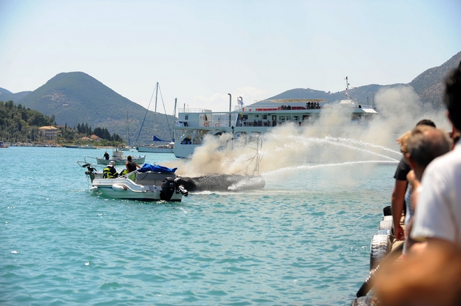 Φωτιά σε ιστιοφόρο με δύο επιβαίνοντες στην Αίγινα
