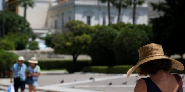 Μελτέμι στο Αιγαίο και υψηλές για την εποχή θερμοκρασίες