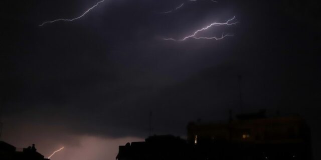 Αλλάζει το σκηνικό του καιρού: Βροχές, χαλάζι και πτώση της θερμοκρασίας την Πέμπτη
