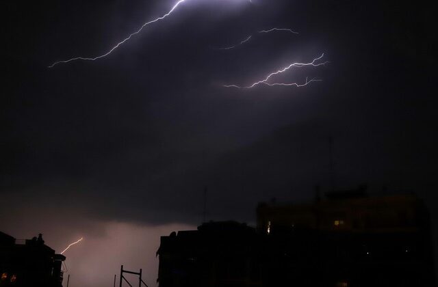 Αλλάζει το σκηνικό του καιρού: Βροχές, χαλάζι και πτώση της θερμοκρασίας την Πέμπτη