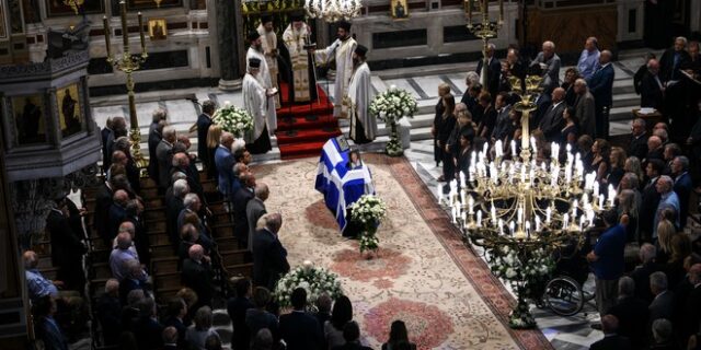 Τελευταίο αντίο στον Αντώνη Λιβάνη – Παρόντες Παυλόπουλος, Τσίπρας και Καραμανλής