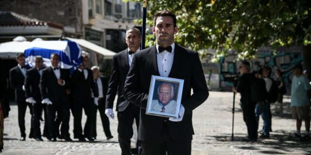 Η εποχή δεν σηκώνει Αντώνηδες Λιβάνηδες!