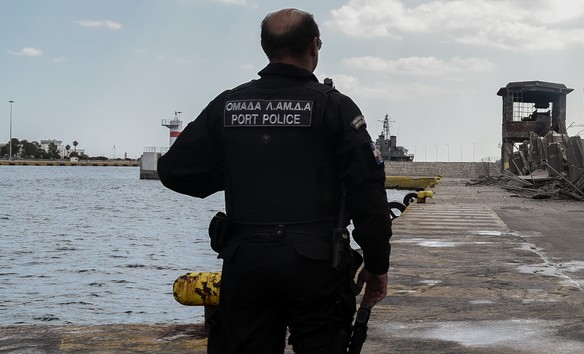 Θετικός σε αλκοτέστ ο οδηγός που με το ΙΧ του έπεσε στο λιμάνι του Πειραιά