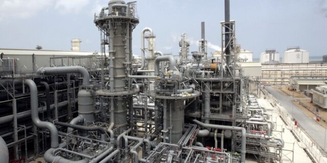 Την εγκατάσταση πλωτού σταθμού LNG στην Κρήτη μελετάει ο ΔΕΣΦΑ