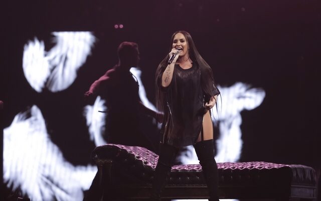 Demi Lovato: Ξεσπά με αρετουσάριστη φωτογραφία με μπικίνι