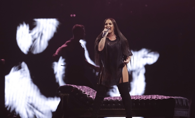 Demi Lovato: Ξεσπά με αρετουσάριστη φωτογραφία με μπικίνι