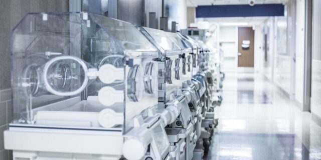 Εξαρθρώθηκε κύκλωμα παράνομων υιοθεσιών και εμπορίας ωαρίων – “Εγκέφαλοι” ένας δικηγόρος και μία γιατρός