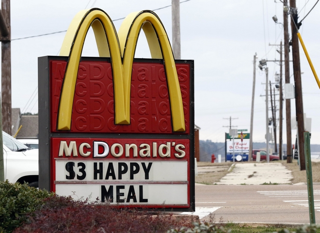 Μπήκε σε McDonald’s και ζήτησε να τη σώσουν από τον άνδρα που την περίμενε στο αυτοκίνητο