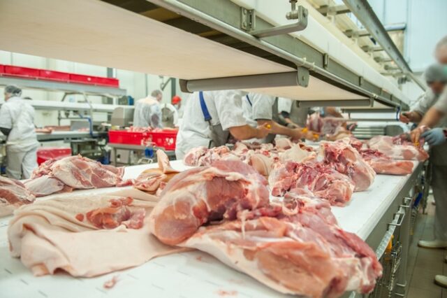 Δέσμευση 180 κιλών χοιρινού κρέατος σε επιχείρηση του Πειραιά