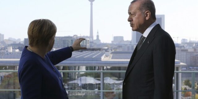 Μετά τις απειλές Ερντογάν, η Μέρκελ σήκωσε το τηλέφωνο