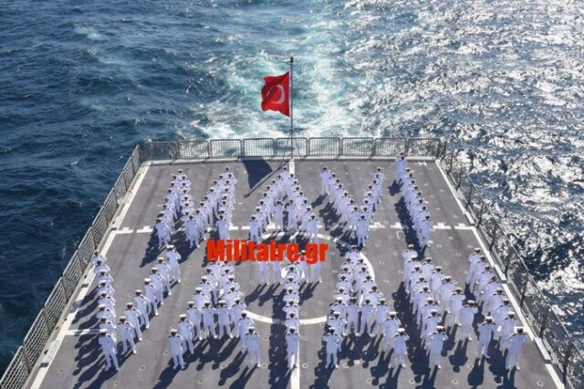 “Γαλάζια πατρίδα” και σε πολεμικό πλοίο των Τούρκων-Αποκαλυπτικές φωτογραφίες