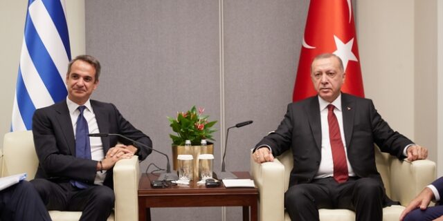 Μητσοτάκης- Ερντογάν: Ο δίαυλος που άνοιξε και το “αγκάθι” του προσφυγικού