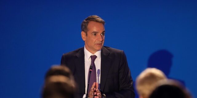 Μητσοτάκης σε ερώτηση του News 24/7: Θα δω την ταινία του Γαβρά, αλλά είναι μονομερής