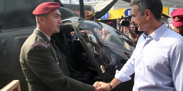 ΔΕΘ: Ο Μητσοτάκης, το νέο ελικόπτερο KIOWA, ο Άρης και οι Guns n’ Roses