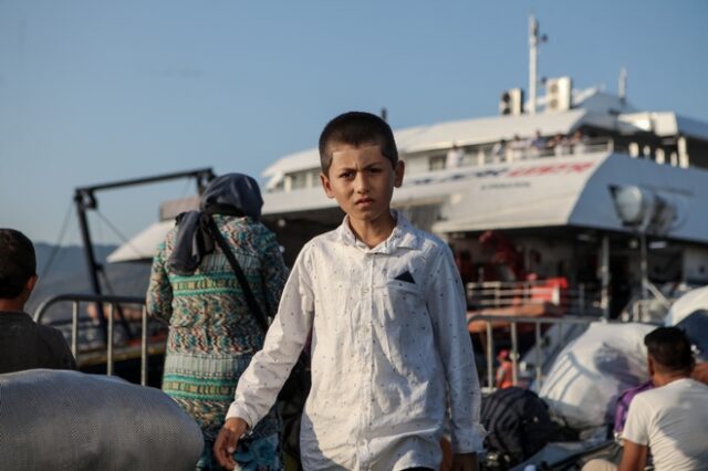 Μυτιλήνη: Συνεχίζεται η επιχείρηση μεταφοράς προσφύγων από τη Μόρια