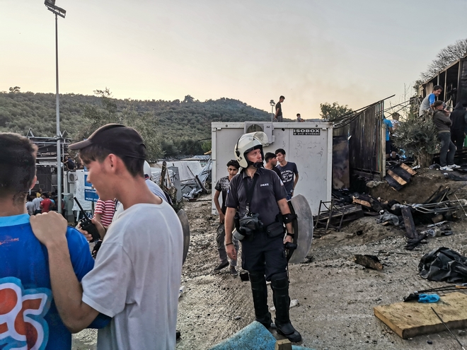 Μόρια: Δεν υπάρχει νεκρό μωρό σύμφωνα με την ΕΛΑΣ – Από βραχυκύκλωμα η φωτιά