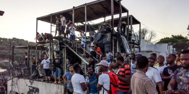 Μετράει τις πληγές της η Μόρια-Δεν έχει εντοπιστεί ακόμα δεύτερη σορός