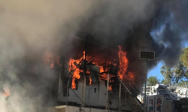 Φωτιά στη Μόρια: Νεκρή μία μάνα με το παιδί της – Έκρυθμη η κατάσταση στον καταυλισμό