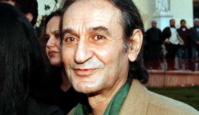 Σωτήρης Μουστάκας: 5 πράγματα που πρέπει να ξέρεις για τον μεγάλο ηθοποιό