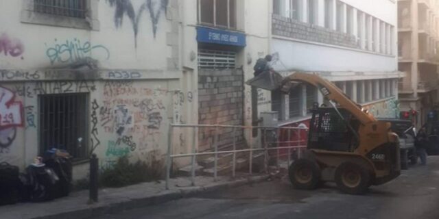Σφράγισαν το σχολείο στη Νεάπολη – Προσφυγόπουλα εκτός εκπαίδευσης