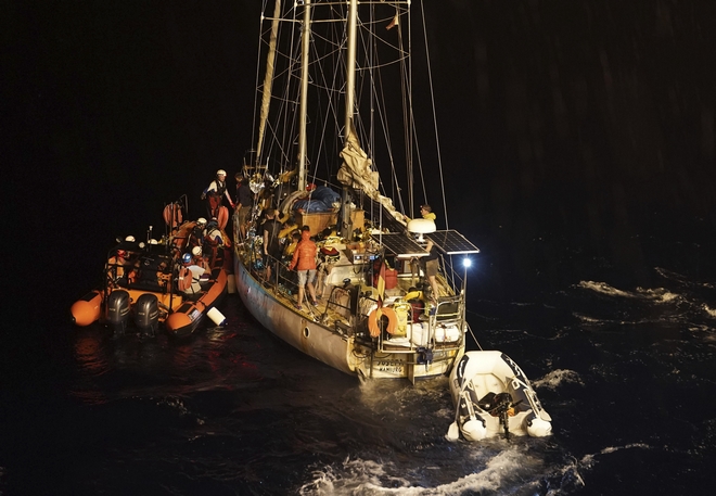 To Ocean Viking διέσωσε 34 ανθρώπους – Μία έγκυος και ένα βρέφος ανάμεσά τους