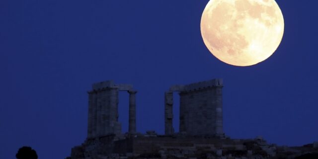 Απόψε που ‘χει ολόκληρο φεγγάρι: Πανσέληνος σήμερα, Παρασκευή και 13