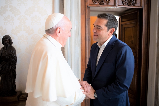 Συγχαρητήρια Πάπα στον Τσίπρα για προσφυγικό και οικονομία
