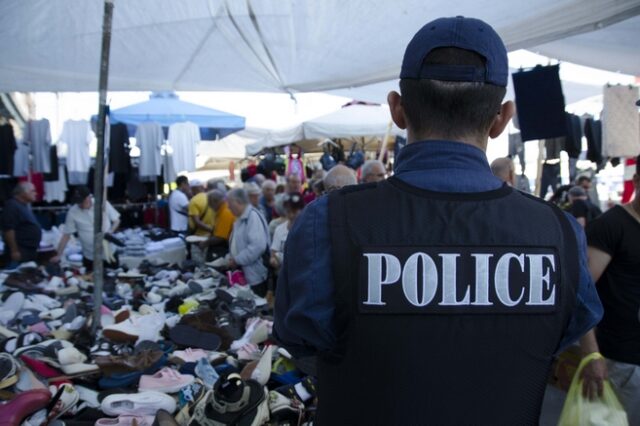 Έφοδος της Αστυνομίας στον Πειραιά για την καταπολέμηση του παρεμπορίου