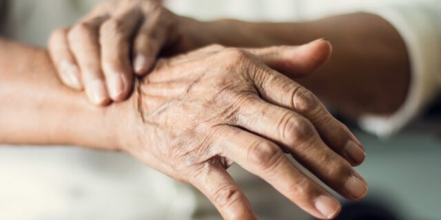 Φάρμακο για την υπερπλασία του προστάτη φέρεται να “φρενάρει” τη νόσο Πάρκινσον