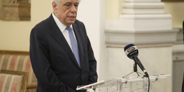 “Να υπερασπιστούμε το Διεθνές Δίκαιο” ζητάει ο Προκόπης Παυλόπουλος