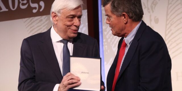 Ο Προκόπης Παυλόπουλος απένειμε το Χρυσό Μετάλλιο του Ζαππείου στον Αθανάσιο Μαρτίνο