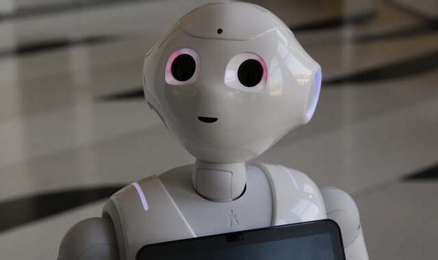 Pepper: Το ρομπότ που μιλάει για σουβλάκια και τον Ολυμπιακό “αναβαθμίζεται”