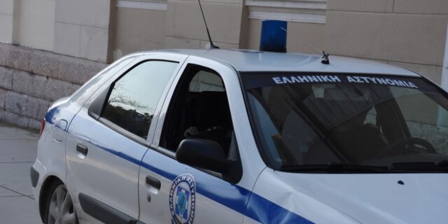 Αιματηρή απόπειρα ληστείας στη Νίκαια: Μαχαίρωσαν καρκινοπαθή για να τον ληστέψουν