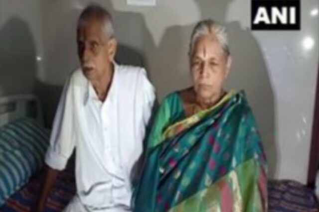 Ινδία: Γυναίκα 73 ετών γέννησε δίδυμα