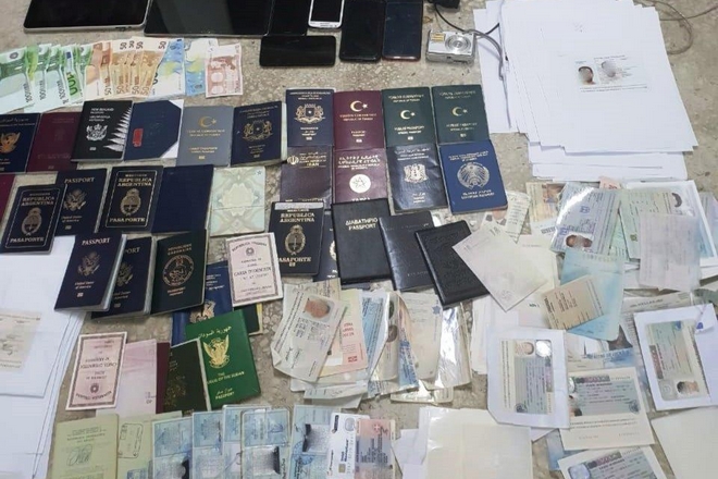 Εντοπίστηκε στο κέντρο της Αθήνας πλήρως εξοπλισμένο εργαστήριο πλαστών εγγράφων