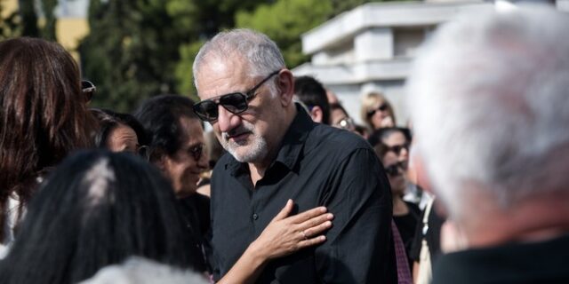 Κηδεία Μαχαιρίτσα: Το αντίο του Νίκου Πορτοκάλογλου στον “φωνακλά με τη χρυσή καρδιά”