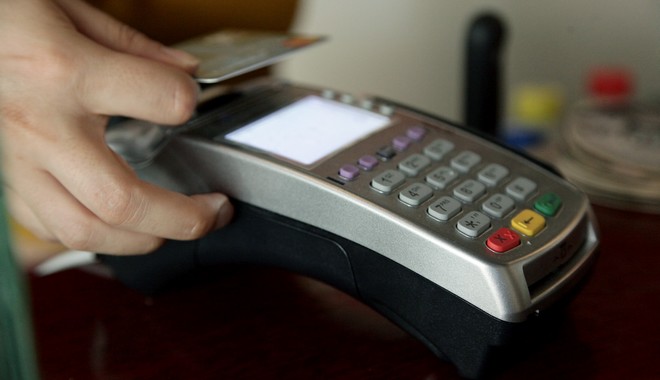 Προσοχή στις πληρωμές με κάρτες: Τι αλλάζει από σήμερα