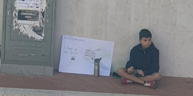 Στα βήματα της Γκρέτα: 12χρονος Ιταλός διαδήλωσε μόνος του για το κλίμα στην πόλη του