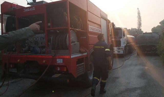 Θεσσαλονίκη: Φωτιά σε αποθήκη με χαρτικά