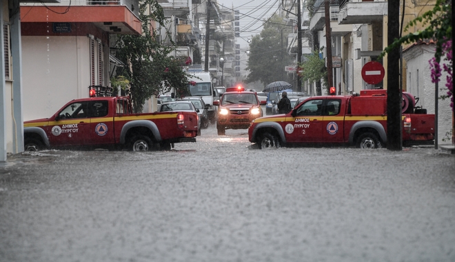 Στο έλεος της κακοκαιρίας η χώρα: Δύο νεκροί από κεραυνούς – Εικόνες καταστροφής στη δυτική Ελλάδα