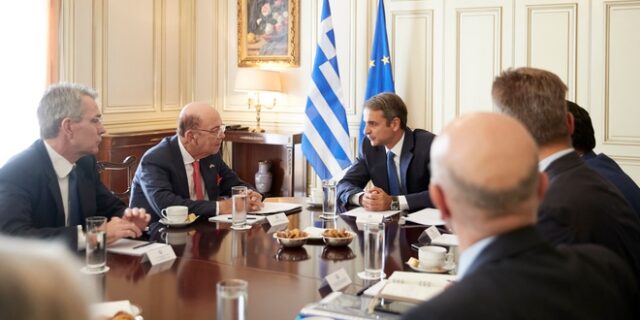 Μητσοτάκης με Ρος: Απλοποίηση των διαδικασιών για επενδύσεις
