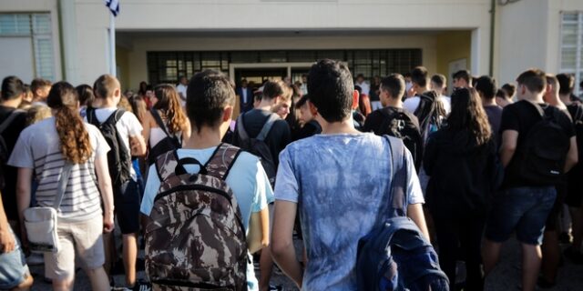 Τέλος η μάσκα και στα σχολεία – Παραμένει μόνο για τις εξετάσεις
