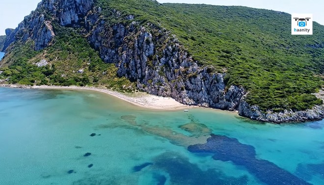 Το παραδεισένιο ελληνικό νησί με το αποτρόπαιο όνομα και τις φονικές μάχες