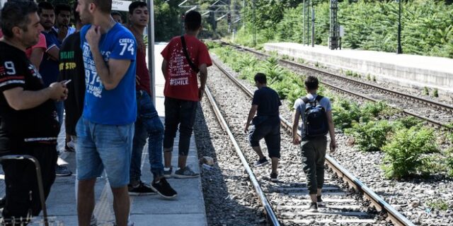 Μαλακάσα: Αποχώρησαν οι μετανάστες που είχαν αποκλείσει την σιδηροδρομική γραμμή
