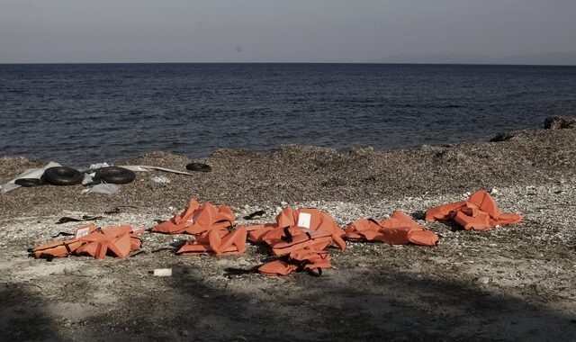 Δήμαρχος Δυτικής Λέσβου: Κίνδυνος για το περιβάλλον τα σωσίβια των προσφύγων