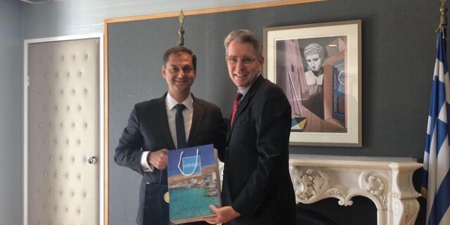 Συνάντηση Θεοχάρη – Πάιατ για την περαιτέρω ανάπτυξη των τουριστικών σχέσεων