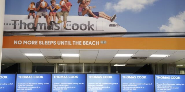 Ο λογαριασμός της Thomas Cook: Μέχρι 500 εκατ. υπολογίζουν οι ξενοδόχοι – Για 130 εκατ. μιλά το υπουργείο Τουρισμού