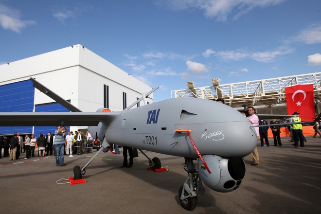 Παρουσιάστηκε το νέο επιθετικό drone της Τουρκίας – Θα μπορεί να φέρει όπλα όπως ένα F-16