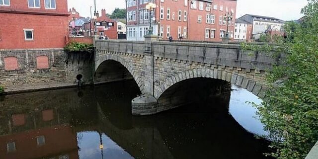 Τραγωδία στο Μάντσεστερ: Πέταξε το μωρό του σε ποτάμι και πήγε για ποτό