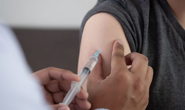 Κικίλιας: Ανοιχτό το ενδεχόμενο υποχρεωτικού εμβολιασμού κατά της ιλαράς